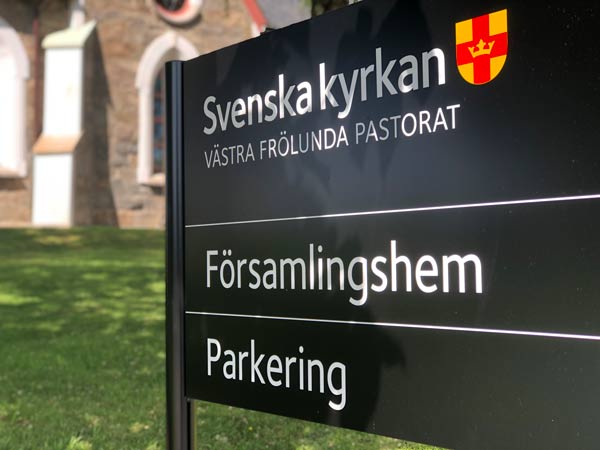 Skylt till församlingshem
