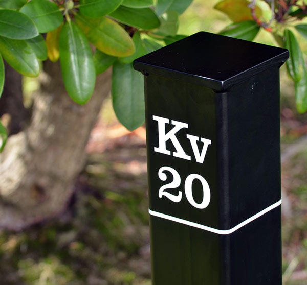 Kvarterstolpe på kyrkogård