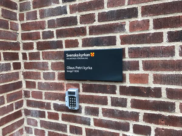 Svenska kyrkan väggskylt